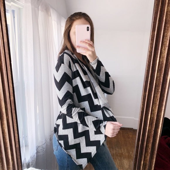 Charlotte Russe S Black Gray Chevron Cardigan - Picture 3 of 6